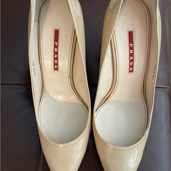 Prada Women's nude Patent leather pumps - Picture 1 of 4